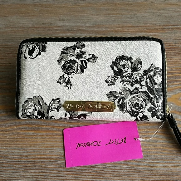 Betsey Johnson Handbags - SpringSale🎀Betsey Johnson Wallet